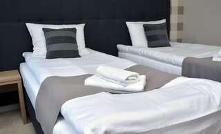 Отели типа «постель и завтрак» Hotelik 51 Пасленк Двухместный номер с 1 кроватью или 2 отдельными кроватями и ванной комнатой-3