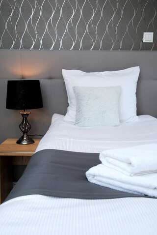 Отели типа «постель и завтрак» Hotelik 51 Пасленк Двухместный номер с 1 кроватью или 2 отдельными кроватями и ванной комнатой-5