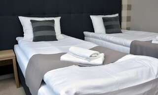 Отели типа «постель и завтрак» Hotelik 51 Пасленк Двухместный номер с 1 кроватью или 2 отдельными кроватями и ванной комнатой-10